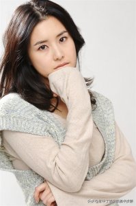 韩国女星崔贞允官宣离婚，告别十年豪门婚姻，丧偶式婚姻的悲哀