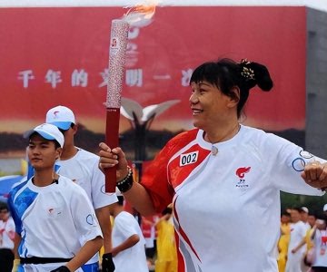 ​女篮名将郑海霞：坐拥大校军衔，嫁给1米9街道临时工，现状如何？