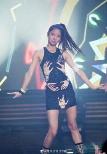 崔有真演出服手势不雅遭批 崔有真个人资料演出服原图曝光