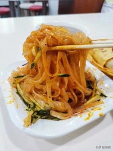 ​有面粉做的凉皮，今天介绍不用洗面粉的做法