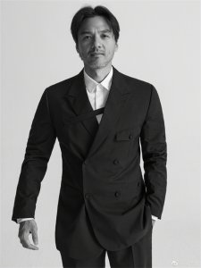 ​舒淇晒照秀恩爱！47岁冯德伦胡子花白难掩帅气，还被误会当爸了？