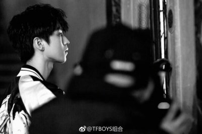 ​TFBOYS晒开工照 网友：认真的样子好帅