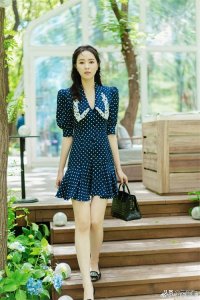 ​网红美女付佳美美照欣赏，很优雅的美女