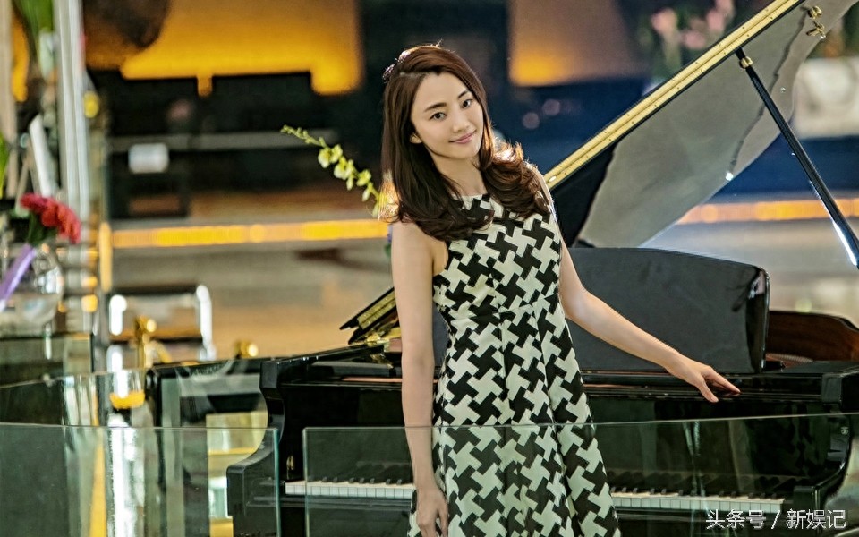 美女刘芊含知性优雅气质写真