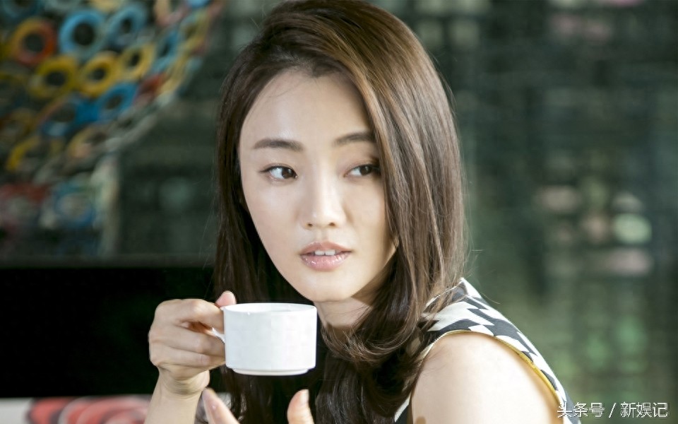 美女刘芊含知性优雅气质写真