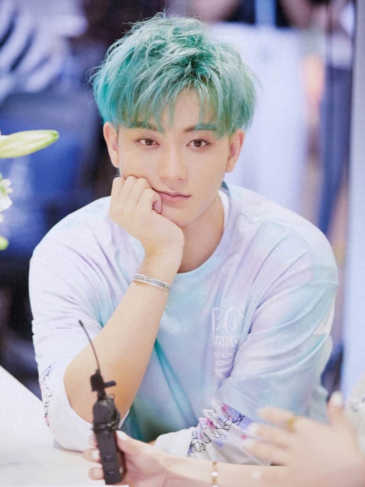 黄子韬薄荷绿发色,新发色解锁,是清凉薄荷味的韬韬没错了