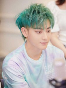 ​黄子韬薄荷绿发色，新发色解锁，是清凉薄荷味的韬韬没错了