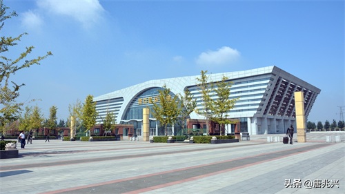 魅力辽宁 | 在营口东站候车，欣赏站前公园风景