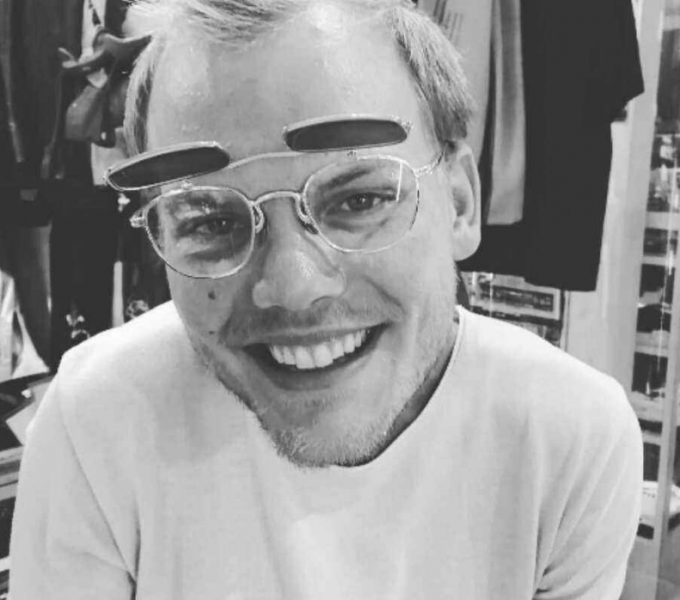 a神是谁  是他把电音送上顶级舞台是他让我们记住了电音