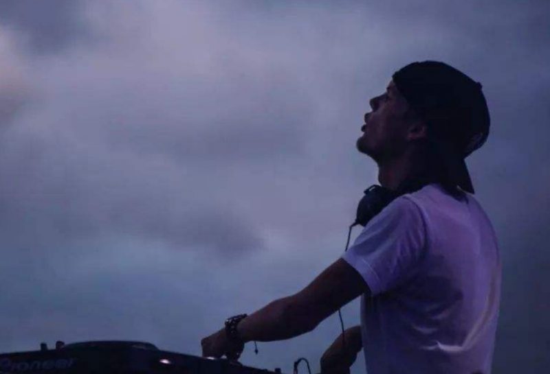 a神是谁  是他把电音送上顶级舞台是他让我们记住了电音