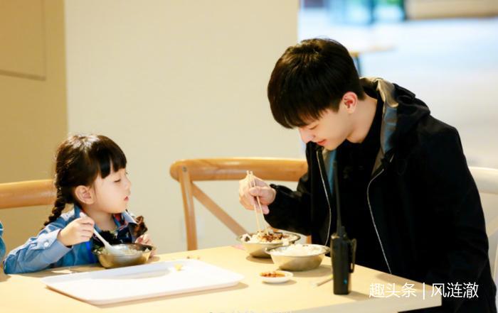 邓伦小山竹回归《爸爸去哪儿》贺岁篇