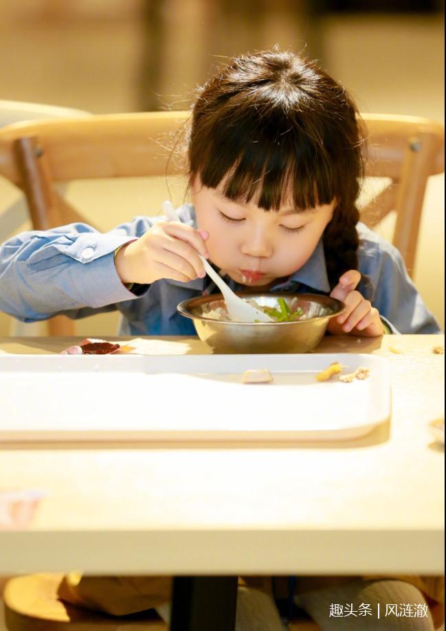 邓伦小山竹回归《爸爸去哪儿》贺岁篇