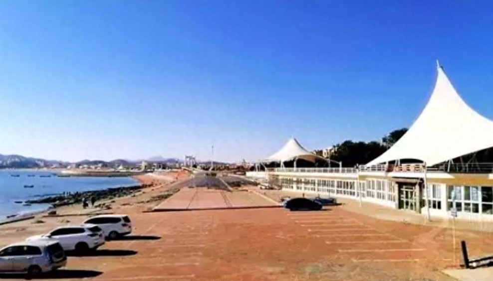 大连金石滩之观海篇，蓝宝石样的海水，金色的沙滩，好美