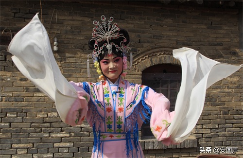 拉大锯，扯大锯，姥姥家门前唱大戏