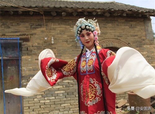 拉大锯，扯大锯，姥姥家门前唱大戏