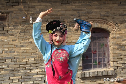 拉大锯，扯大锯，姥姥家门前唱大戏