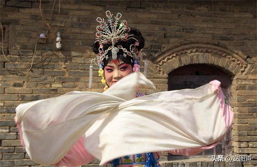 拉大锯，扯大锯，姥姥家门前唱大戏