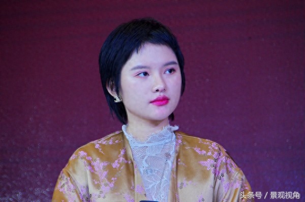 中国新歌声校园争霸赛武汉开唱 明星学员杜星萤出任评委现场助阵