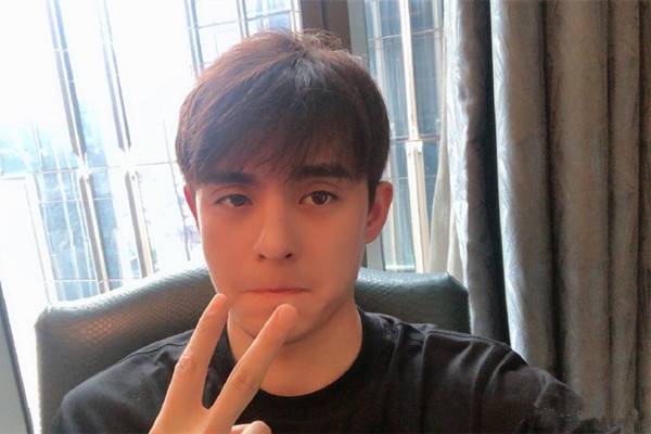 恋梦空间2卓逸凡是谁 卓逸凡个人资料背景