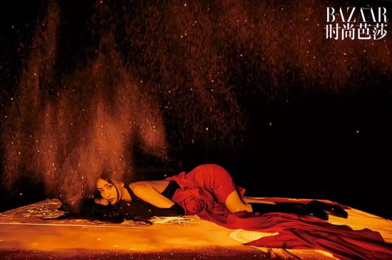 佟丽娅西域造型梦幻写真, 变身神秘美艳的古漠女侠