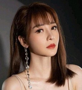 ​柳岩深蹲惊呆网友，41岁单身背后的原因