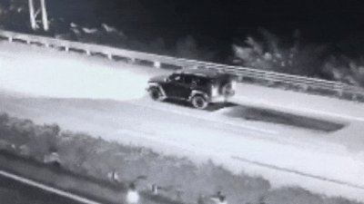 ​小车停高速上，司机竟在车上“酣睡”？真相令人后怕！