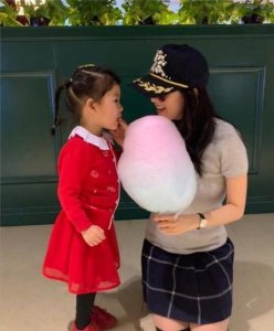 ​章子怡捧红的女明星(章子怡和巩俐谁拿奖多)