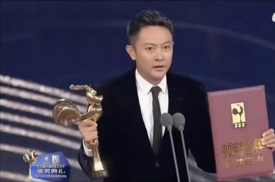 ​2014年，李依晓被叶璇的狗咬伤，头被缝20多针，惨不忍睹！