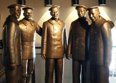 ​二战期间，5兄弟一起参军，一同战死，为此美国征兵政策出现变化