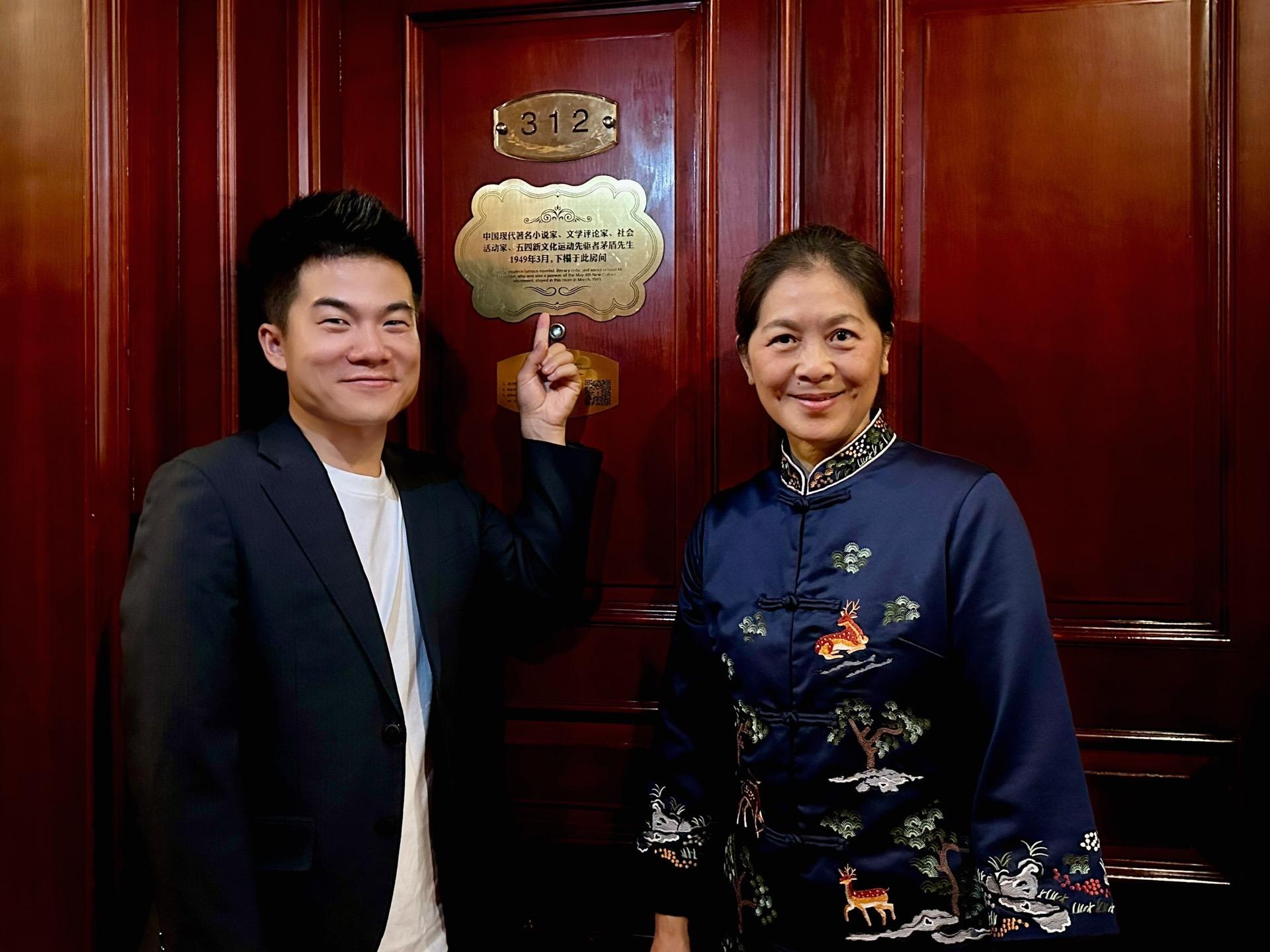 董宇辉:追星成功!中国最美女作家迟子建是被他带火的?