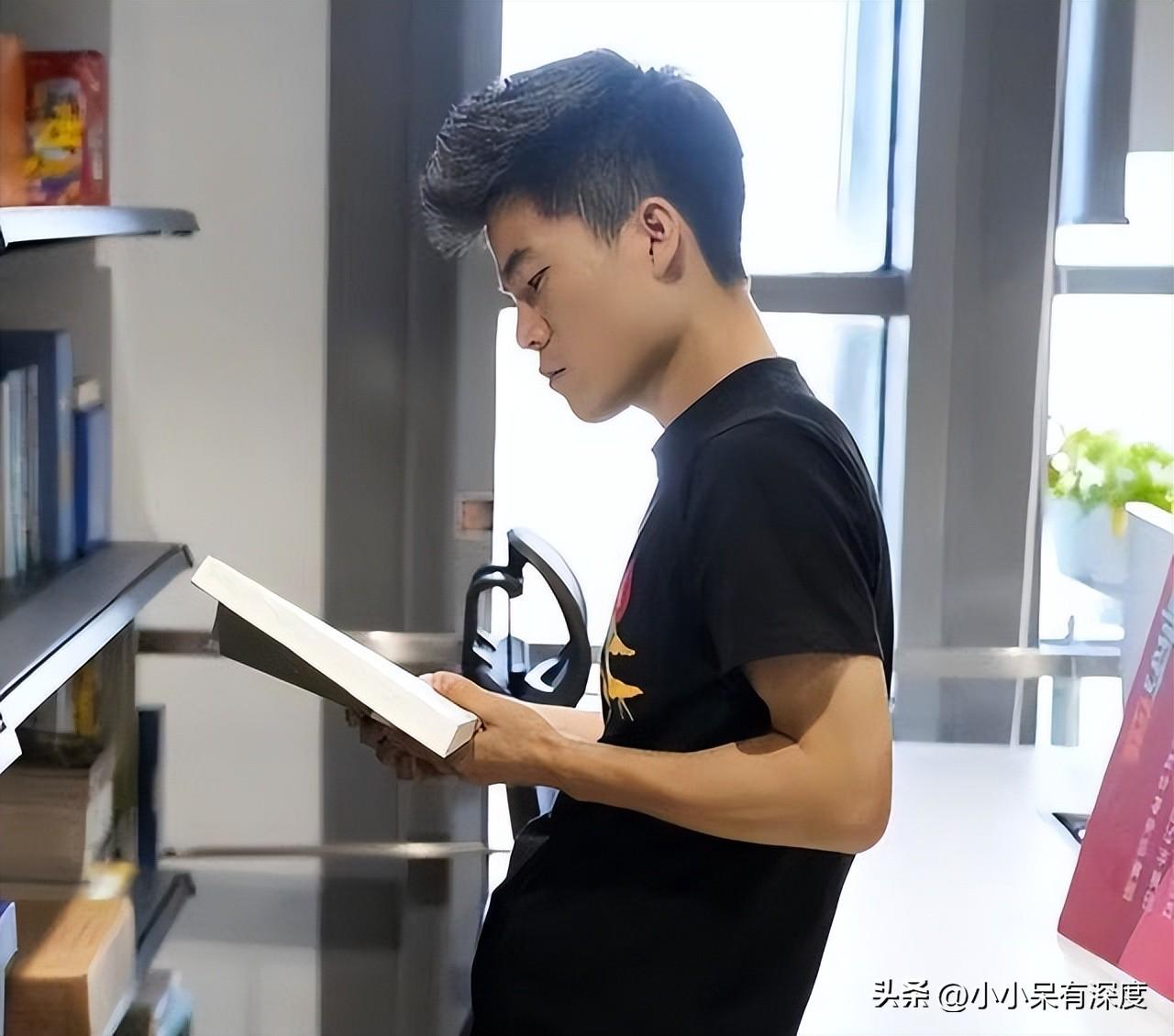 董宇辉:追星成功!中国最美女作家迟子建是被他带火的?