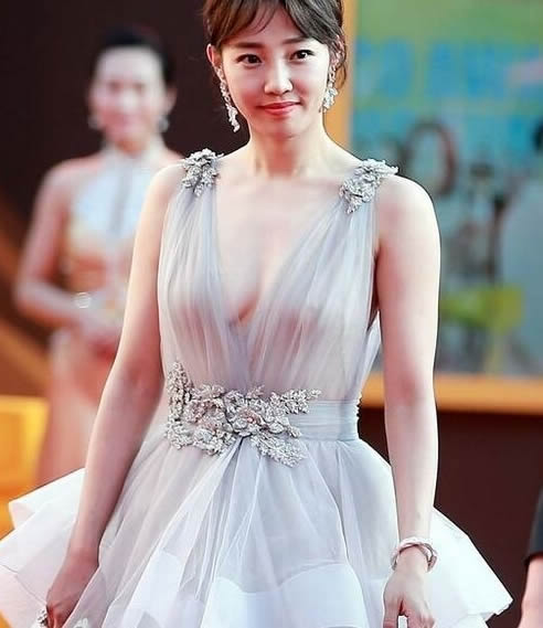 白百何透明衣服高清 白百何透视裙太性感了