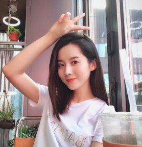 ​她是《新喜剧之王》中的小米，被周星驰一眼看中，网友：女神