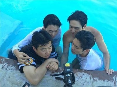 ​韩综《花样青春》男星泳池脱裤戏水画面引争议