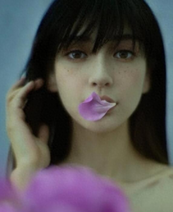 Angelababy性感大片首曝光 露香肩眼神妩媚迷人