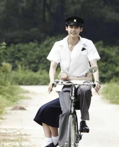 ​李钟硕、朴宝英《热血青春》，一部写满青春的电影