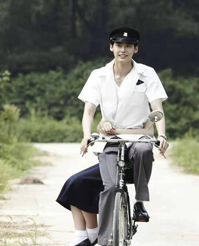 李钟硕、朴宝英《热血青春》,一部写满青春的电影