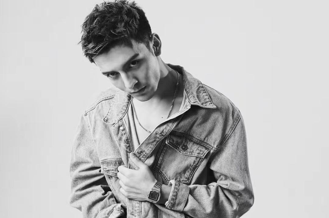 欧米德个人资料写真作品