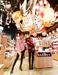 ​上个月在成田机场免税店的拍摄工作