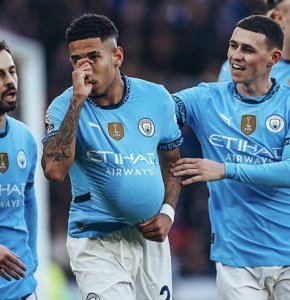 ​传射建功，萨维尼奥晒破门后吸奶嘴庆祝照：感谢上帝