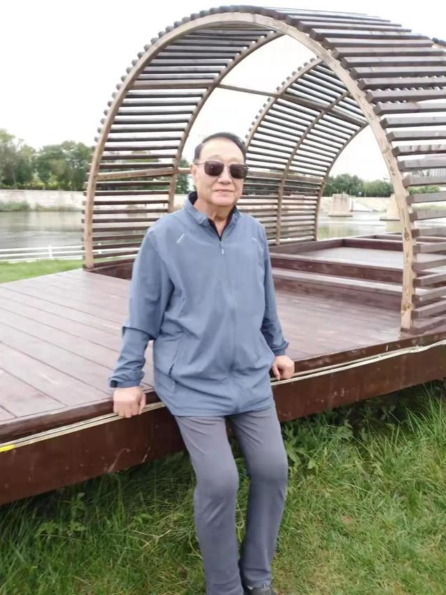 现代优秀散文作家作品推荐（今日作家李雨生）(3)