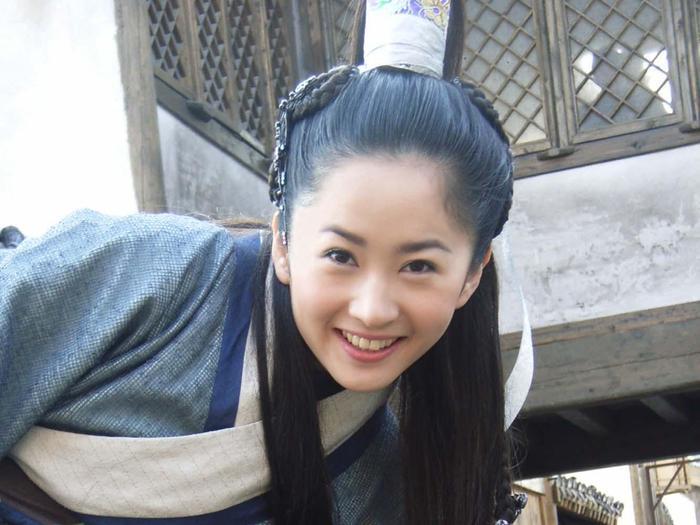 她是唐嫣好友，嫁给大3岁演员，如今39岁被老公宠成少女？