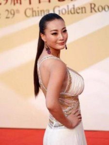 ​何为“乳神”：王李丹妮再度惊艳，网友直呼太过火