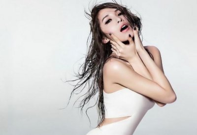 萧亚轩亲自回应感染HIV事情，网友：谁让你私生活混乱