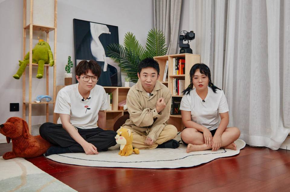 李雪琴的个人资料简介(从网红、综艺咖到踏入影视圈,李雪琴为何能展翅高飞?)