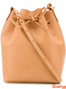 ​buck的意思是什么？bucket的中文翻译