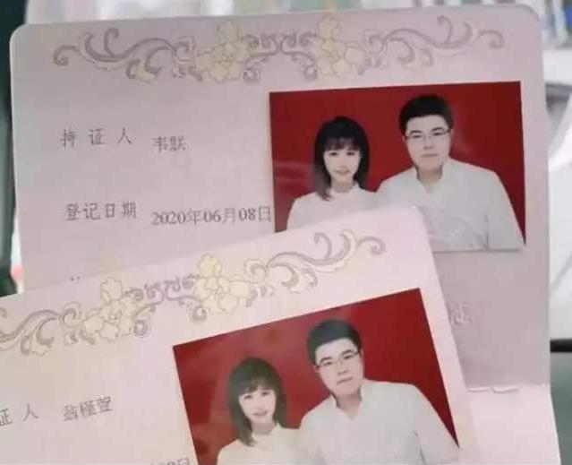 蜜蜂仔和韦神打比赛（韦神领证后女友被粉丝追问何时办婚礼）(1)