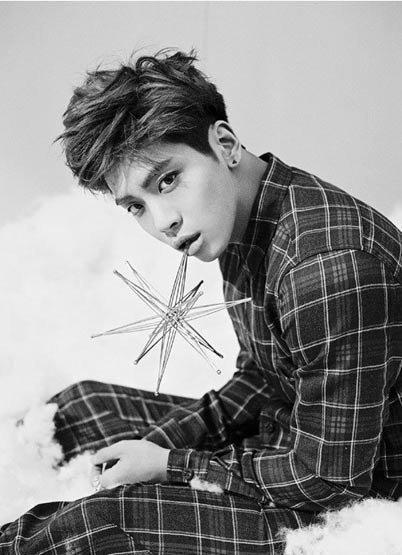 张艺兴吊唁金钟铉，钟铉前女友也现身了灵堂？