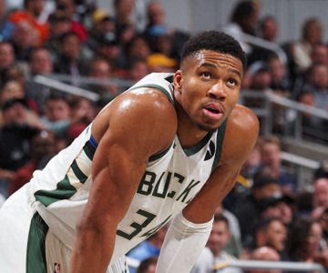 字母哥有多惨：最后5分钟0分被疯狂包夹 创历史第一输球纪录！