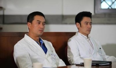 张嘉译强直性脊柱炎多少年了(张嘉译强直性脊柱炎侧弯多少度)